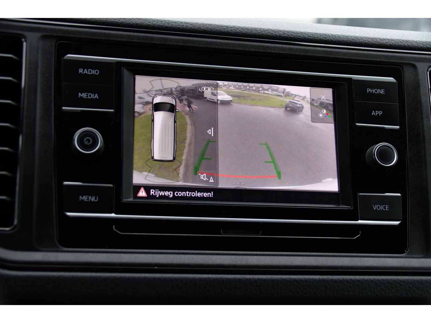 Volkswagen Crafter 35 2.0 TDI L3H3 PB Edition Adaptieve Cruise, Camera, LED, Carplay, Trekhaak, Automaat, 140pk, Sensoren, Multimedia, Uniek!