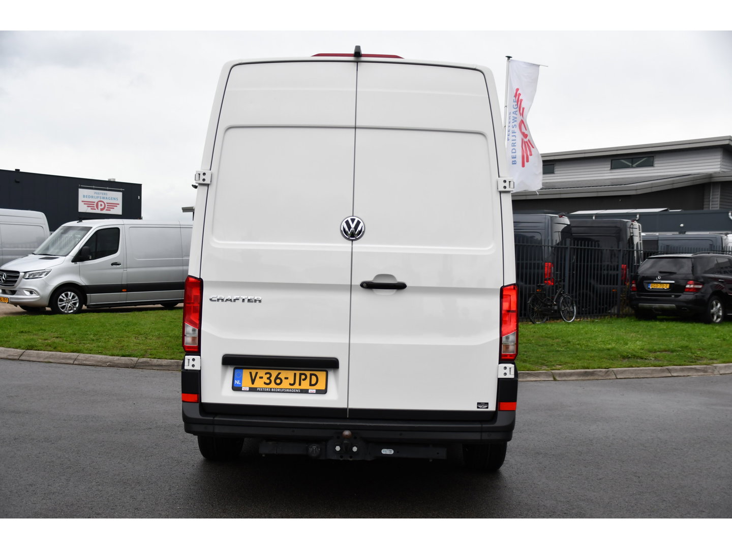 Volkswagen Crafter 35 2.0 TDI L3H3 PB Edition Adaptieve Cruise, Camera, LED, Carplay, Trekhaak, Automaat, 140pk, Sensoren, Multimedia, Uniek!