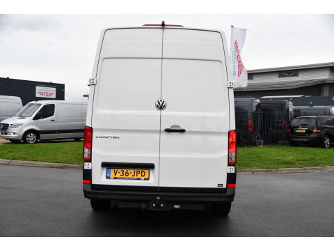 Volkswagen Crafter 35 2.0 TDI L3H3 PB Edition Adaptieve Cruise, Camera, LED, Carplay, Trekhaak, Automaat, 140pk, Sensoren, Multimedia, Uniek!