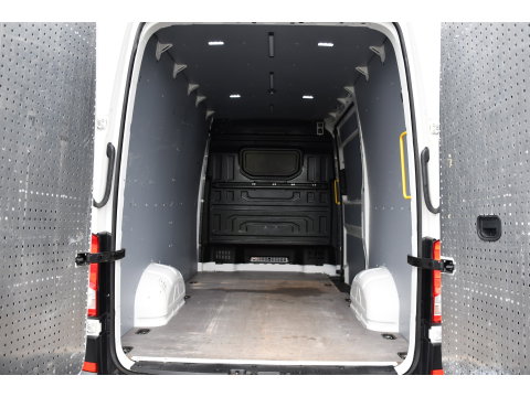 Volkswagen Crafter 35 2.0 TDI L3H3 PB Edition Adaptieve Cruise, Camera, LED, Carplay, Trekhaak, Automaat, 140pk, Sensoren, Multimedia, Uniek!