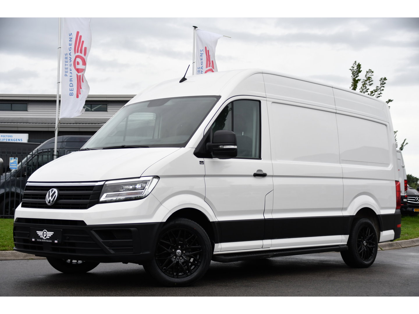 Volkswagen Crafter 35 2.0 TDI L3H3 PB Edition Adaptieve Cruise, Camera, LED, Carplay, Trekhaak, Automaat, 140pk, Sensoren, Multimedia, Uniek!