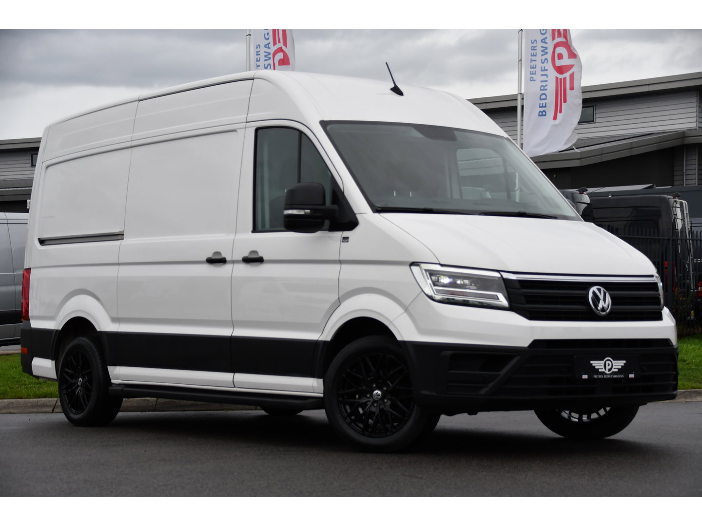 Volkswagen Crafter 35 2.0 TDI L3H3 PB Edition Adaptieve Cruise, Camera, LED, Carplay, Trekhaak, Automaat, 140pk, Sensoren, Multimedia, Uniek!