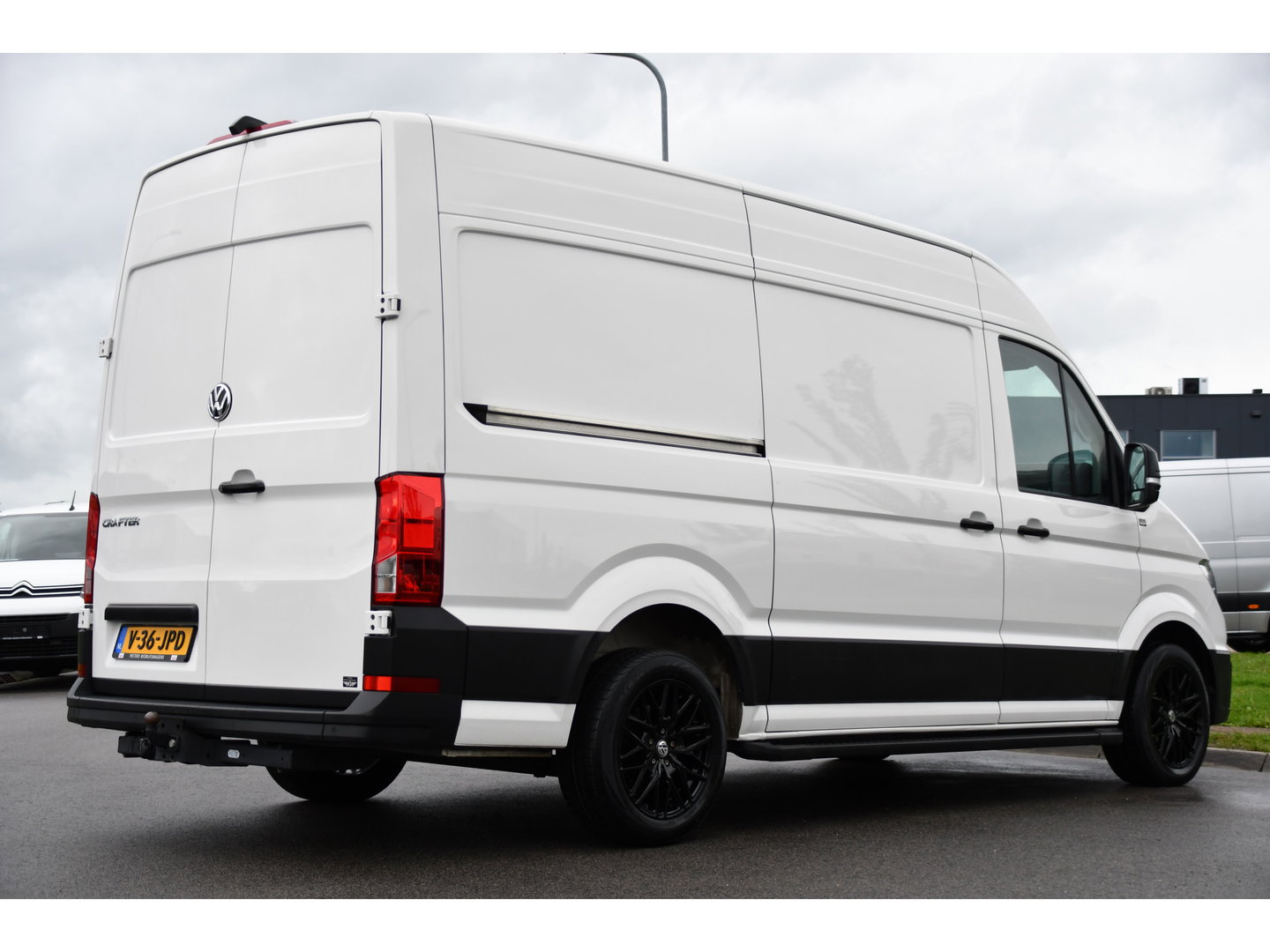 Volkswagen Crafter 35 2.0 TDI L3H3 PB Edition Adaptieve Cruise, Camera, LED, Carplay, Trekhaak, Automaat, 140pk, Sensoren, Multimedia, Uniek!