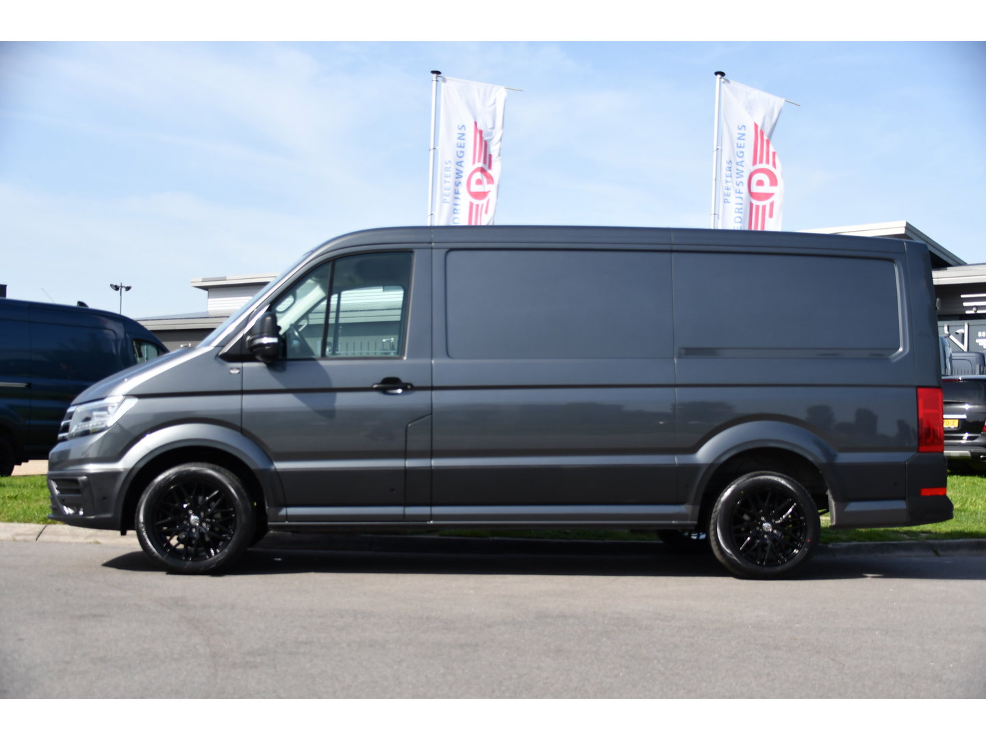 Volkswagen Crafter 35 2.0 TDI L3H2 Highline PB Edition Full Options! Adaptieve Cruise, Camera, Carplay, LED, Stuur verwarming, 177pk, Automaat, Multimedia, Stoelverwarming, Uniek!