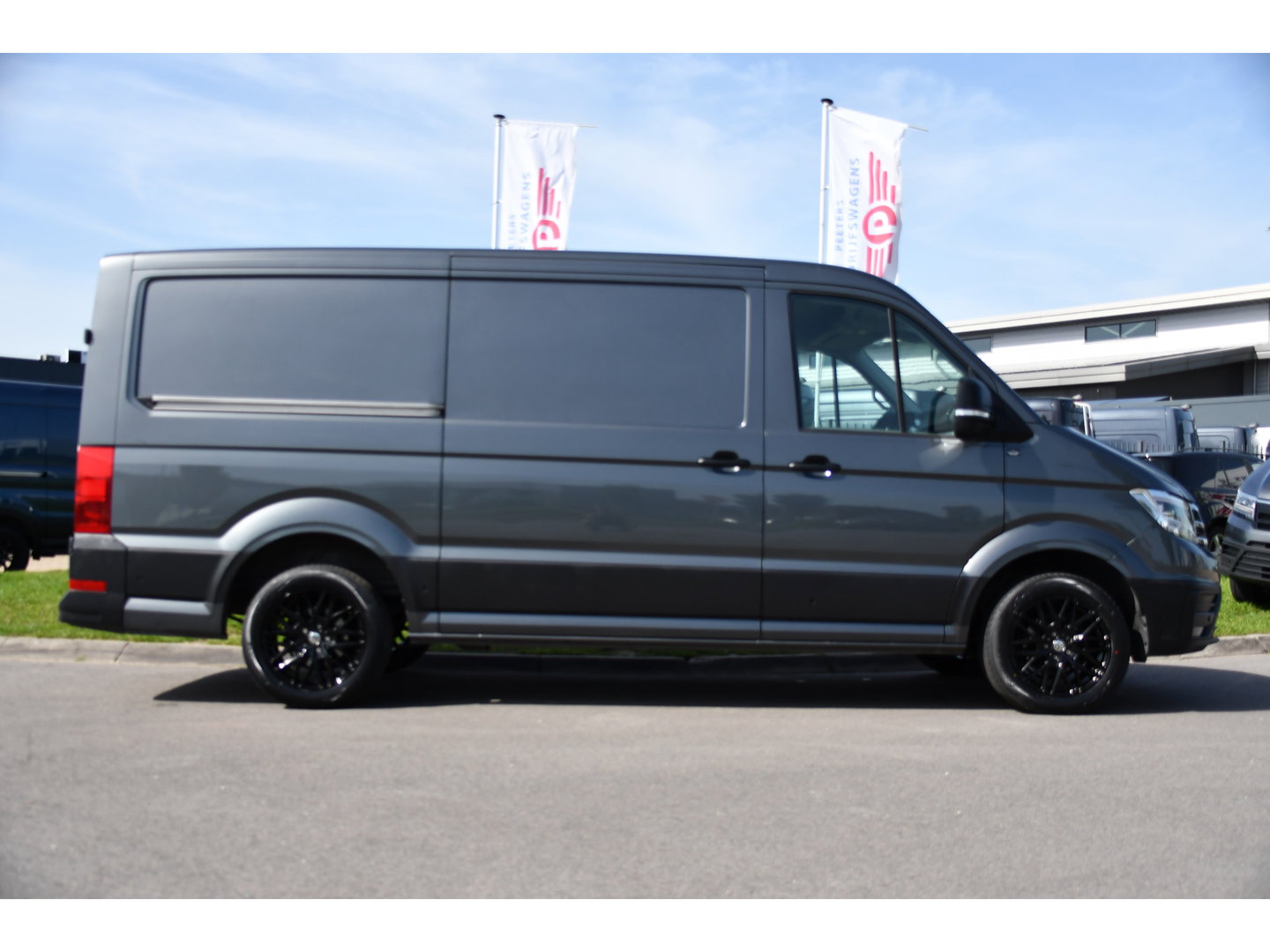 Volkswagen Crafter 35 2.0 TDI L3H2 Highline PB Edition Full Options! Adaptieve Cruise, Camera, Carplay, LED, Stuur verwarming, 177pk, Automaat, Multimedia, Stoelverwarming, Uniek!