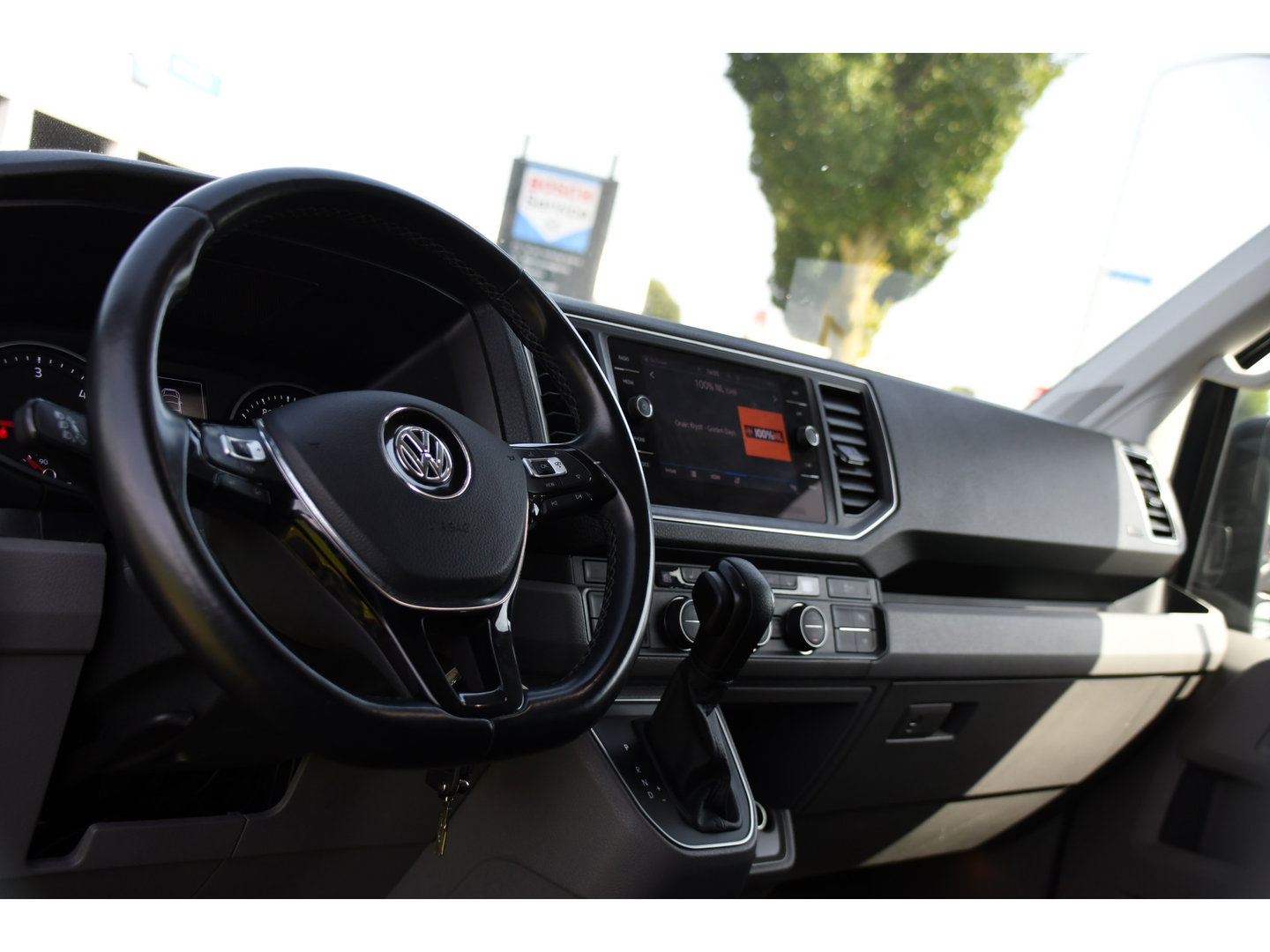 Volkswagen Crafter 35 2.0 TDI L3H2 Highline PB Edition Full Options! Adaptieve Cruise, Camera, Carplay, LED, Stuur verwarming, 177pk, Automaat, Multimedia, Stoelverwarming, Uniek!
