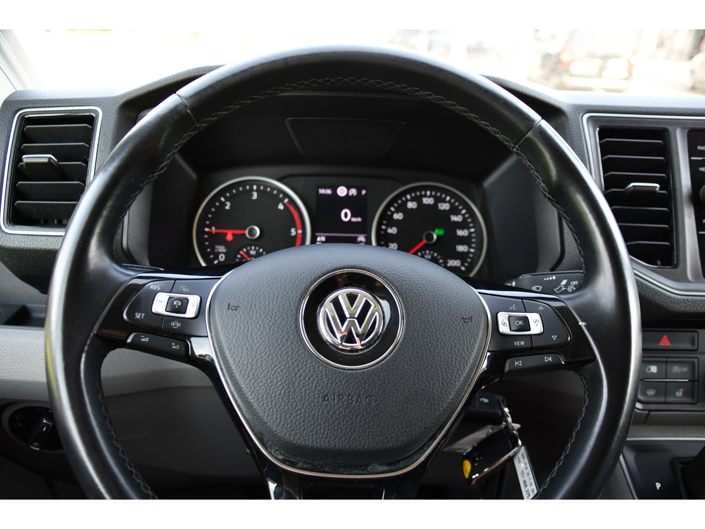 Volkswagen Crafter 35 2.0 TDI L3H2 Highline PB Edition Full Options! Adaptieve Cruise, Camera, Carplay, LED, Stuur verwarming, 177pk, Automaat, Multimedia, Stoelverwarming, Uniek!