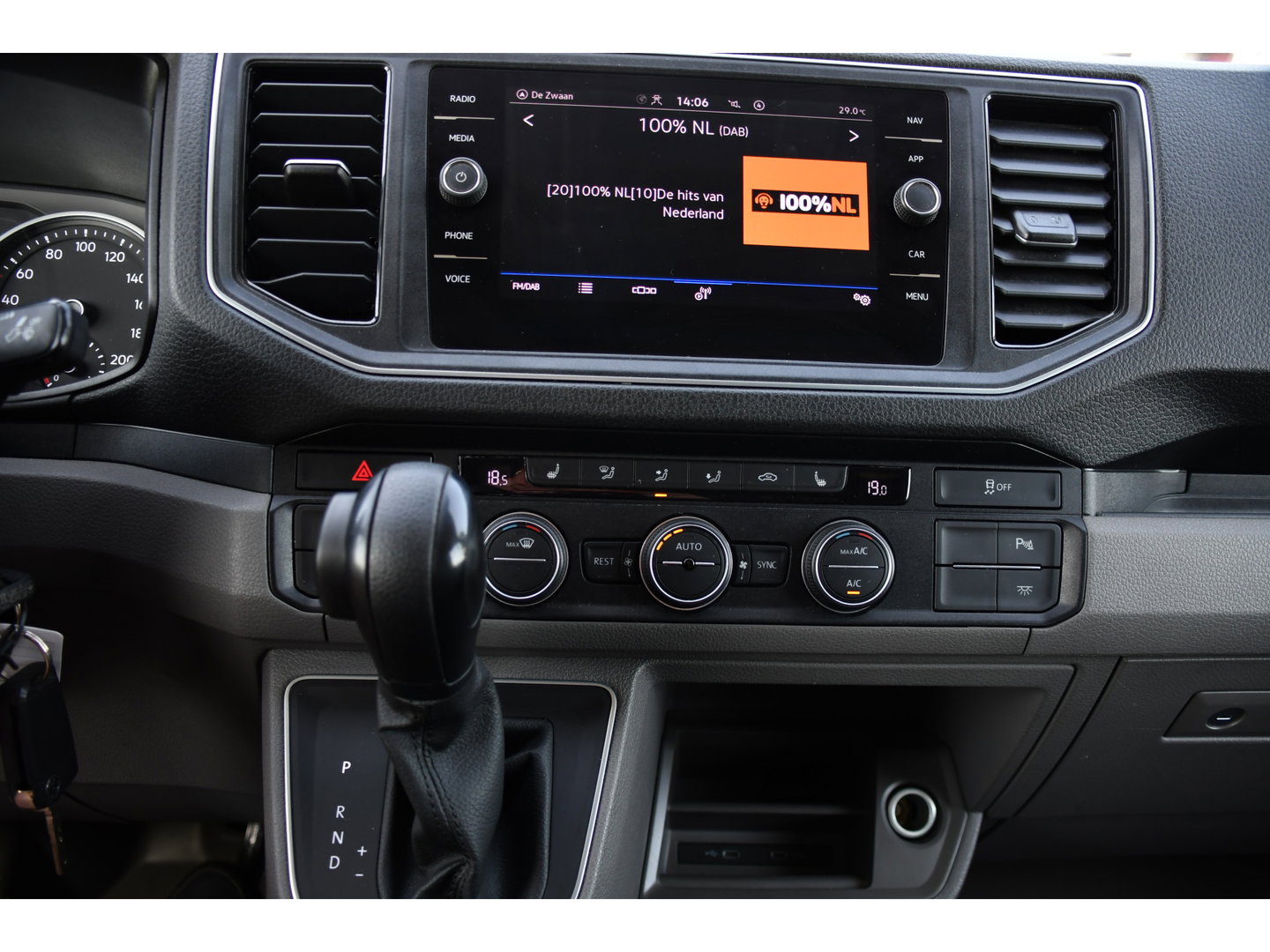 Volkswagen Crafter 35 2.0 TDI L3H2 Highline PB Edition Full Options! Adaptieve Cruise, Camera, Carplay, LED, Stuur verwarming, 177pk, Automaat, Multimedia, Stoelverwarming, Uniek!