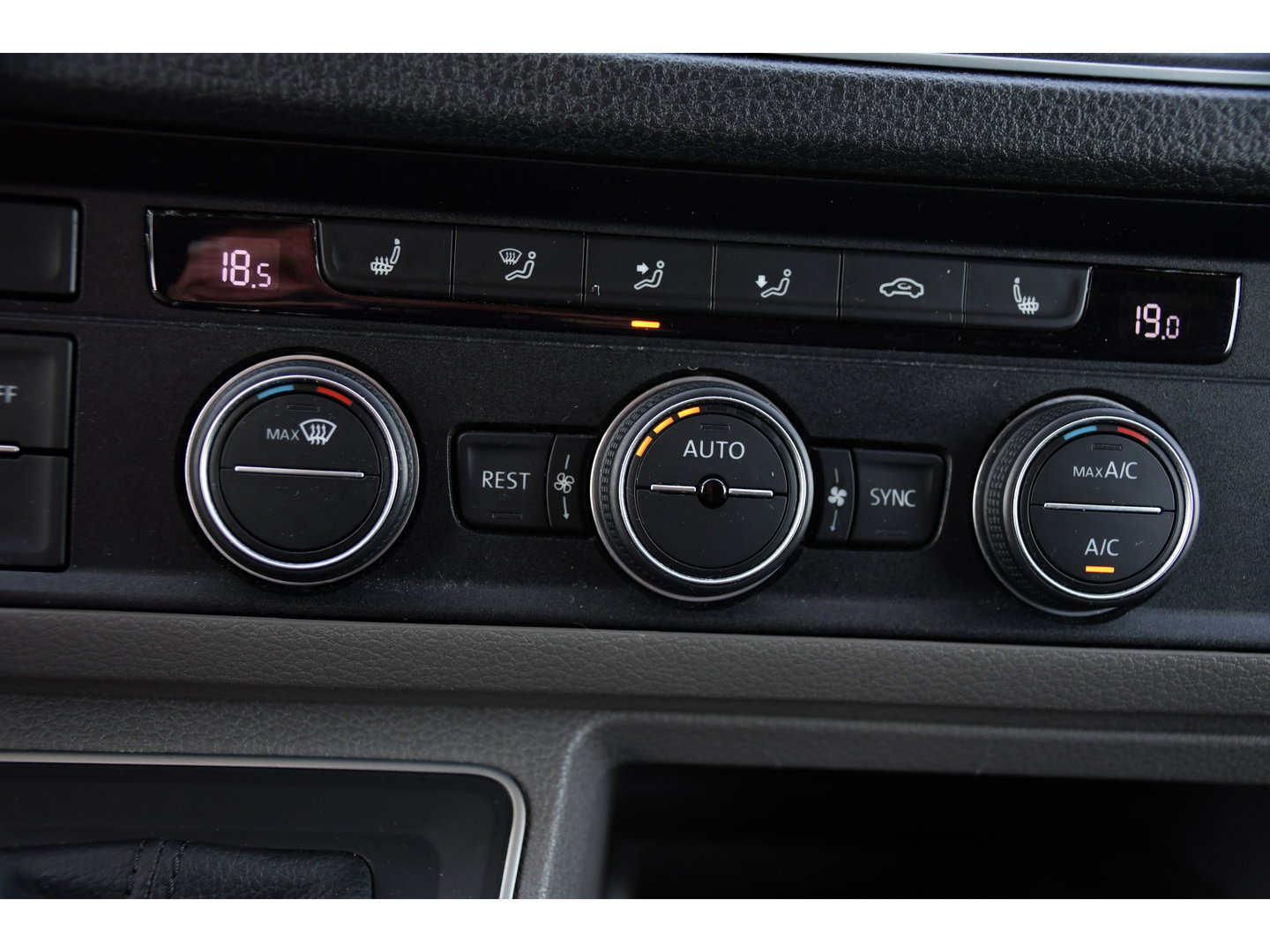 Volkswagen Crafter 35 2.0 TDI L3H2 Highline PB Edition Full Options! Adaptieve Cruise, Camera, Carplay, LED, Stuur verwarming, 177pk, Automaat, Multimedia, Stoelverwarming, Uniek!