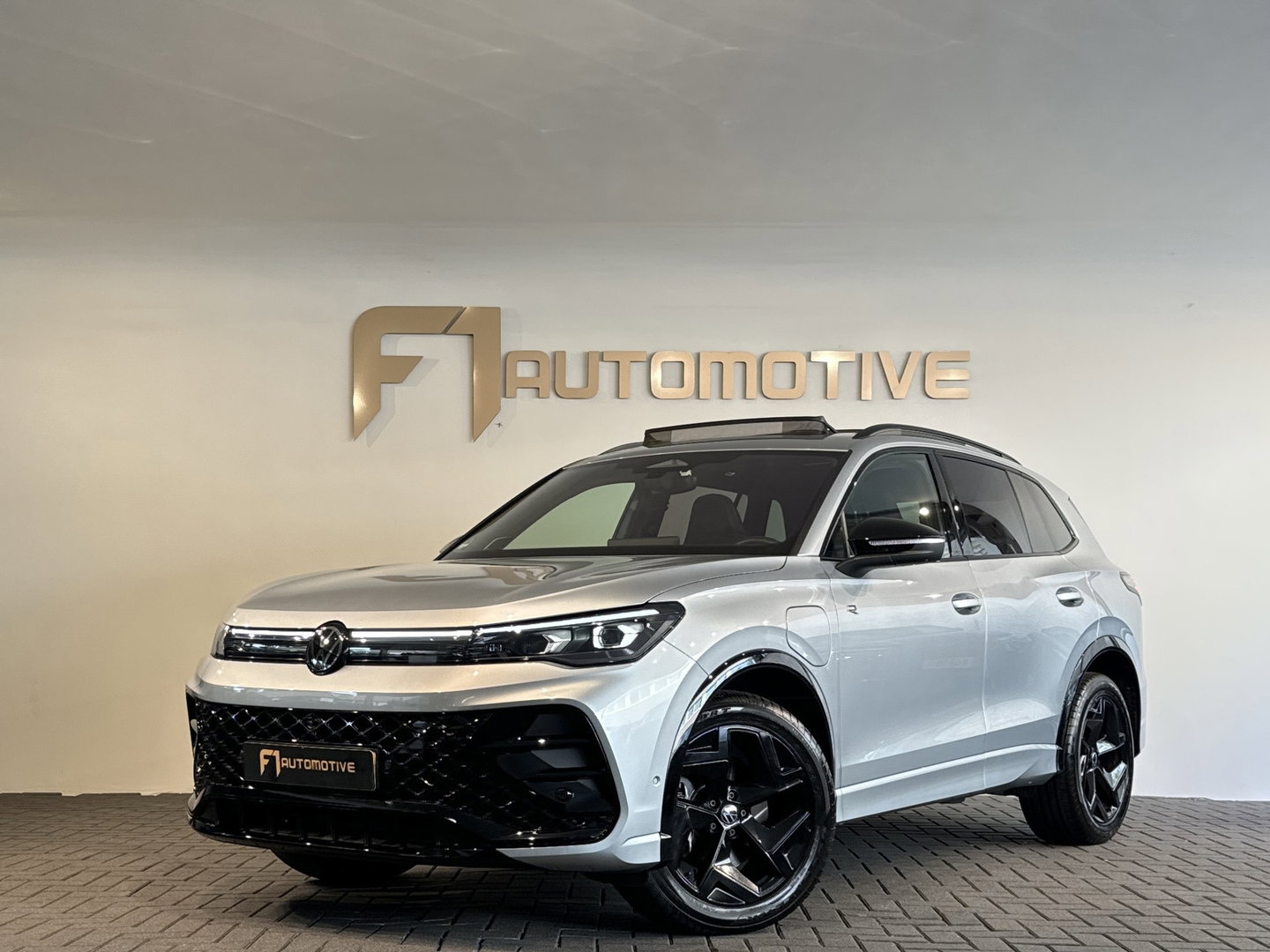 Volkswagen Tiguan 1.5 eHybrid R-Line Business Pano|H/K|Massage|HuD|Trekhaak
