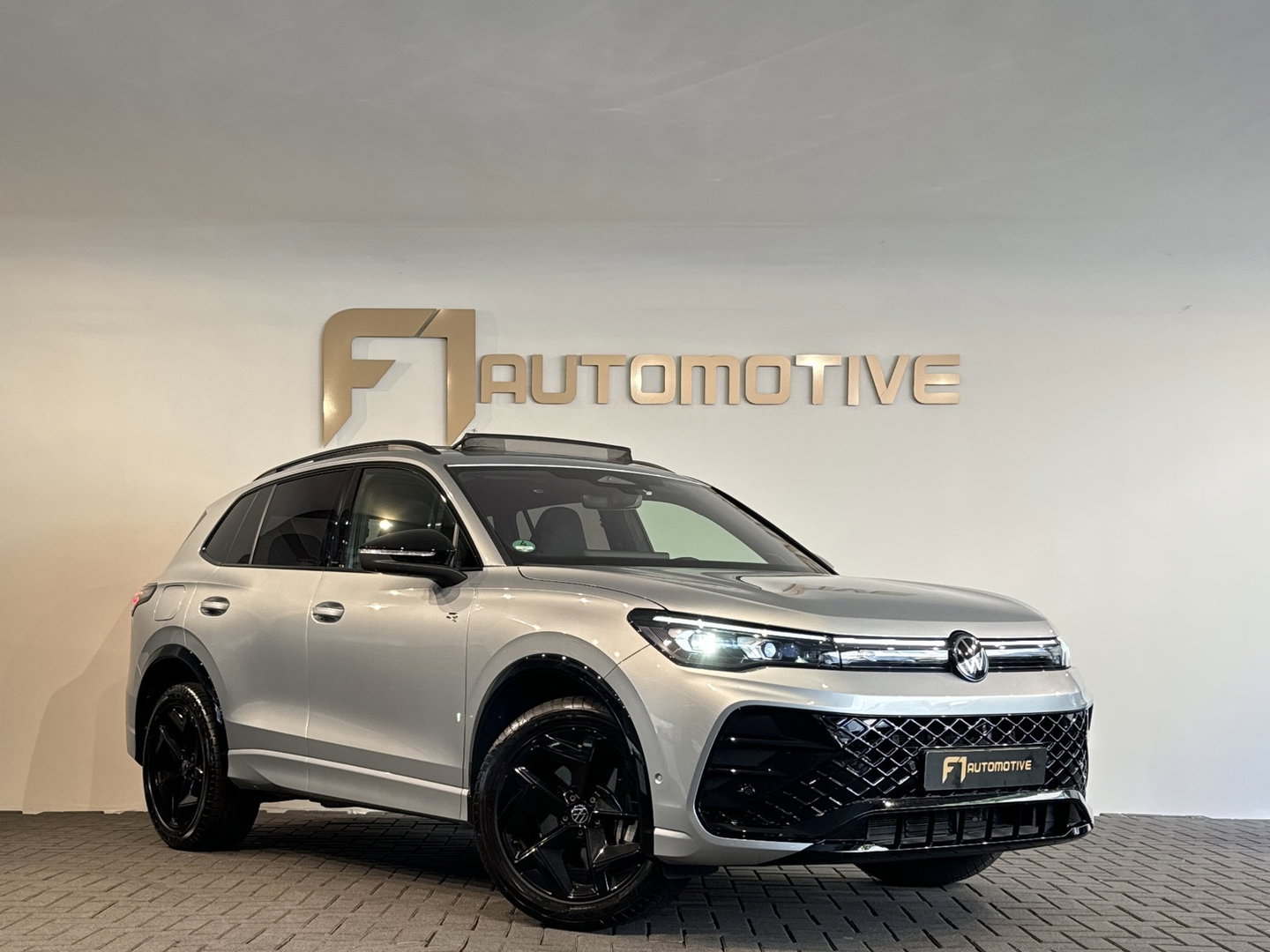 Volkswagen Tiguan 1.5 eHybrid R-Line Business Pano|H/K|Massage|HuD|Trekhaak