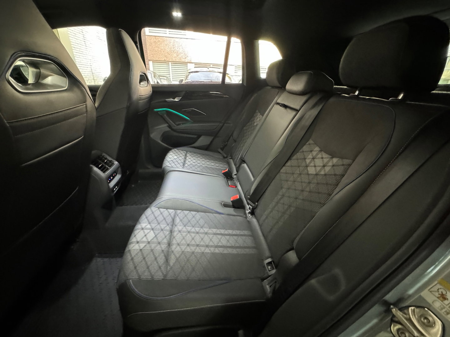 Volkswagen Tiguan 1.5 eHybrid R-Line Business Pano|H/K|Massage|HuD|Trekhaak