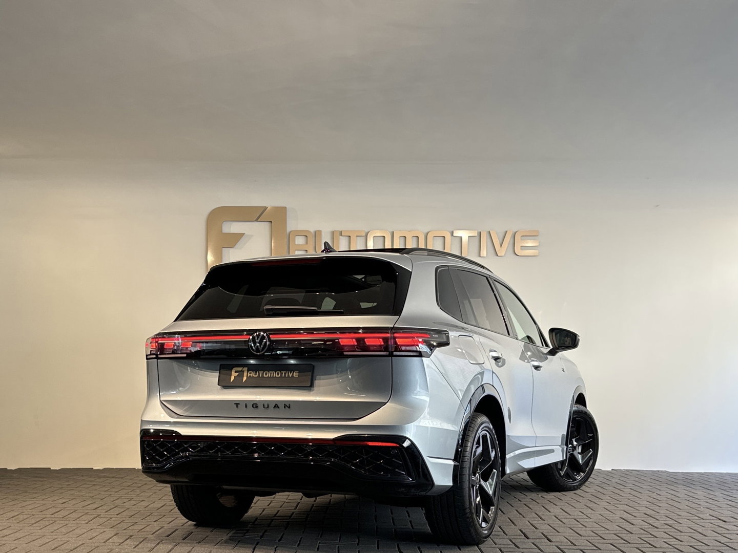 Volkswagen Tiguan 1.5 eHybrid R-Line Business Pano|H/K|Massage|HuD|Trekhaak