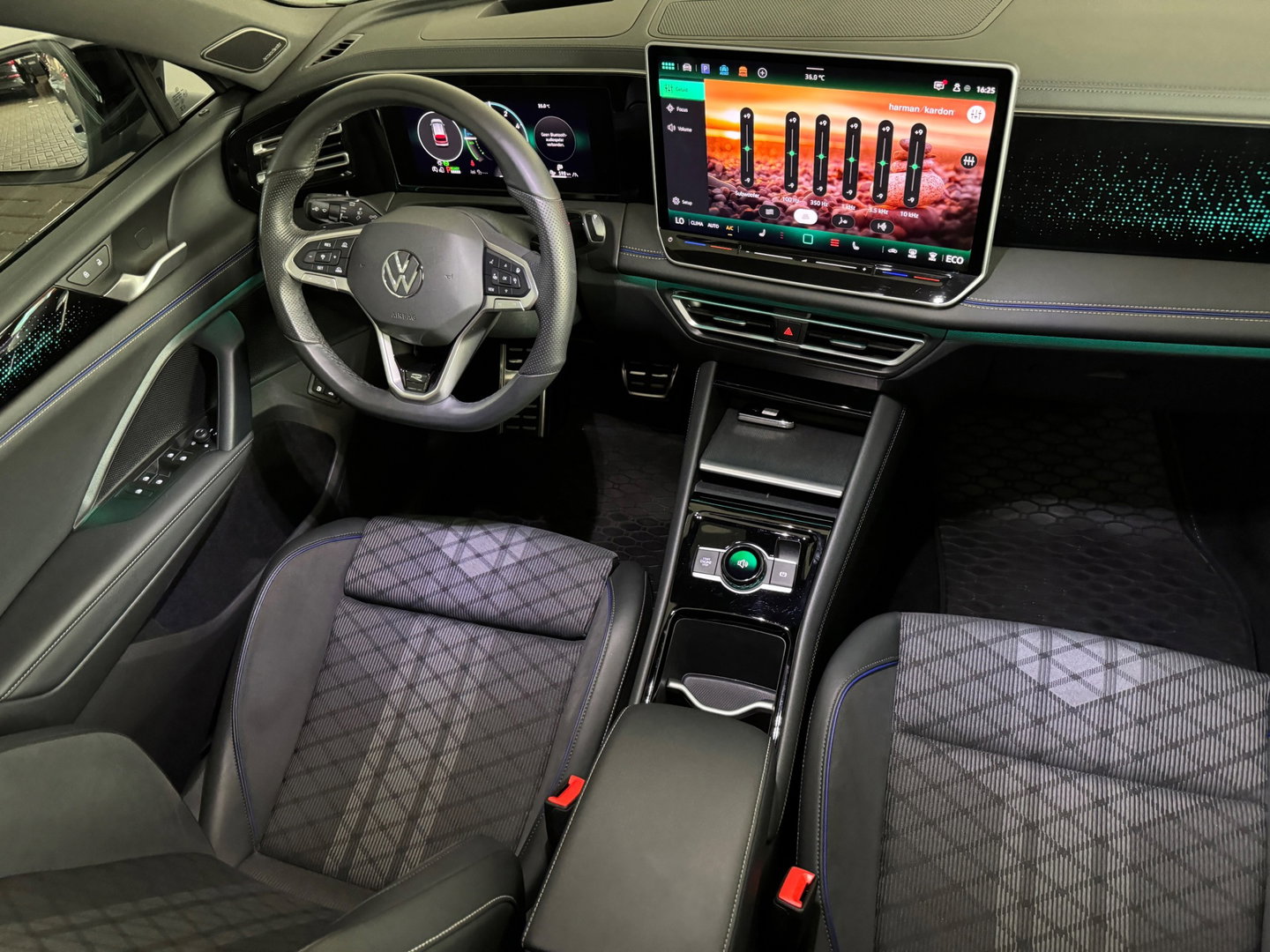 Volkswagen Tiguan 1.5 eHybrid R-Line Business Pano|H/K|Massage|HuD|Trekhaak