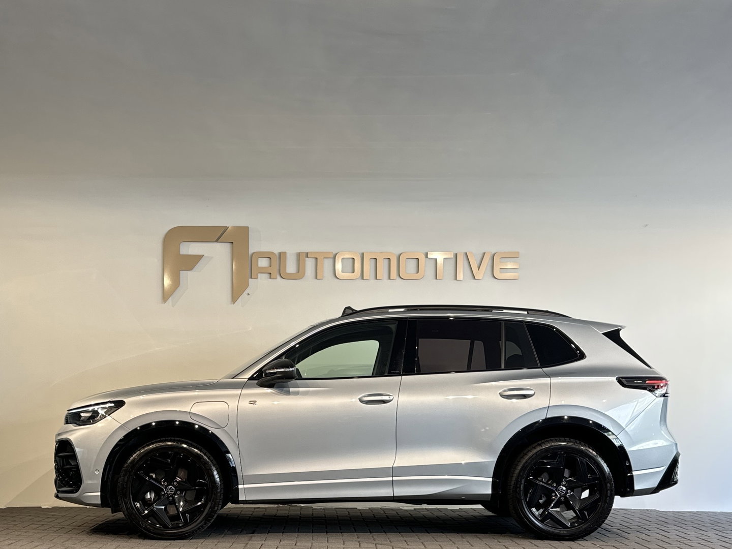 Volkswagen Tiguan 1.5 eHybrid R-Line Business Pano|H/K|Massage|HuD|Trekhaak