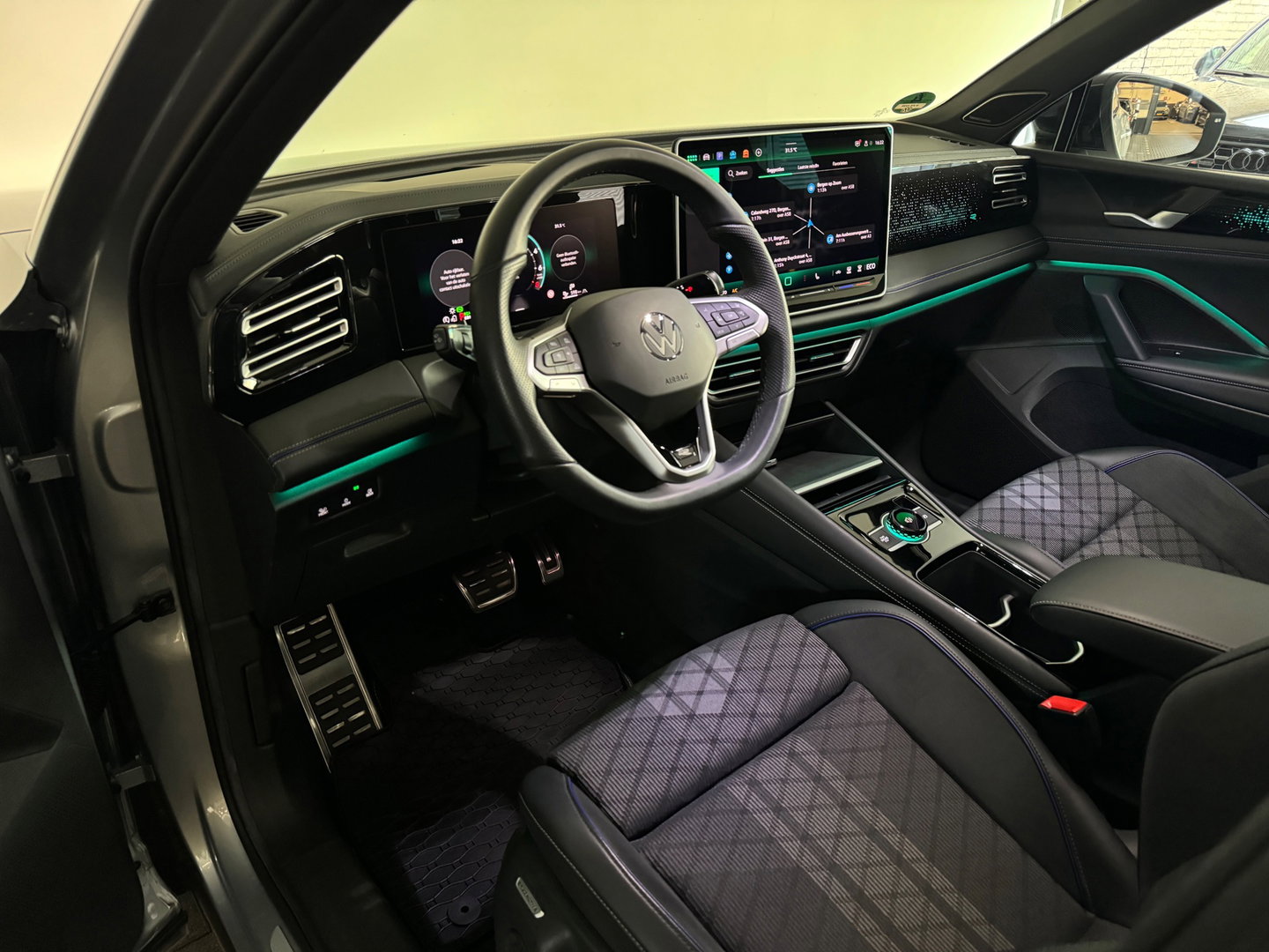 Volkswagen Tiguan 1.5 eHybrid R-Line Business Pano|H/K|Massage|HuD|Trekhaak