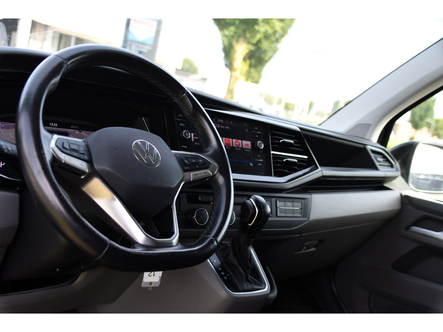 Volkswagen Transporter 2.0 TDI L2H1 30 Bulli Virtual, Cruise, Camera, Carplay, LED, Automaat, 150pk, Multimedia, Sensoren, Airco, Uniek!