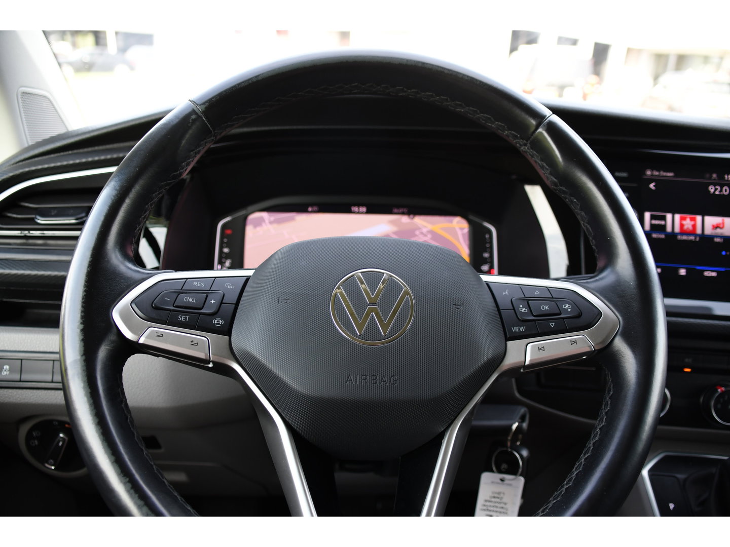 Volkswagen Transporter 2.0 TDI L2H1 30 Bulli Virtual, Cruise, Camera, Carplay, LED, Automaat, 150pk, Multimedia, Sensoren, Airco, Uniek!