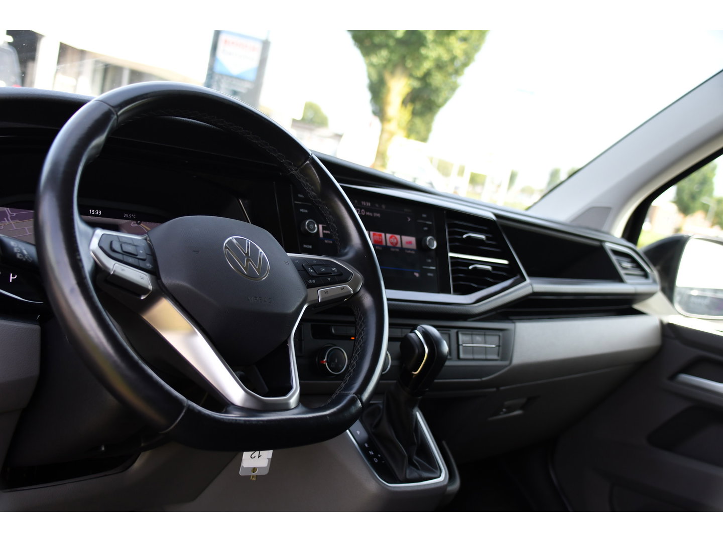 Volkswagen Transporter 2.0 TDI L2H1 30 Bulli Virtual, Cruise, Camera, Carplay, LED, Automaat, 150pk, Multimedia, Sensoren, Airco, Uniek!
