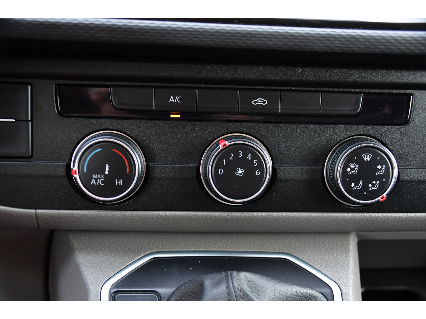 Volkswagen Transporter 2.0 TDI L2H1 30 Bulli Virtual, Cruise, Camera, Carplay, LED, Automaat, 150pk, Multimedia, Sensoren, Airco, Uniek!