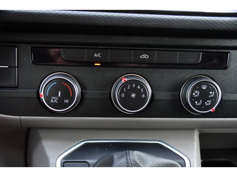 Volkswagen Transporter 2.0 TDI L2H1 30 Bulli Virtual, Cruise, Camera, Carplay, LED, Automaat, 150pk, Multimedia, Sensoren, Airco, Uniek!