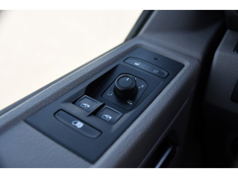 Volkswagen Transporter 2.0 TDI L2H1 30 Bulli Virtual, Cruise, Camera, Carplay, LED, Automaat, 150pk, Multimedia, Sensoren, Airco, Uniek!