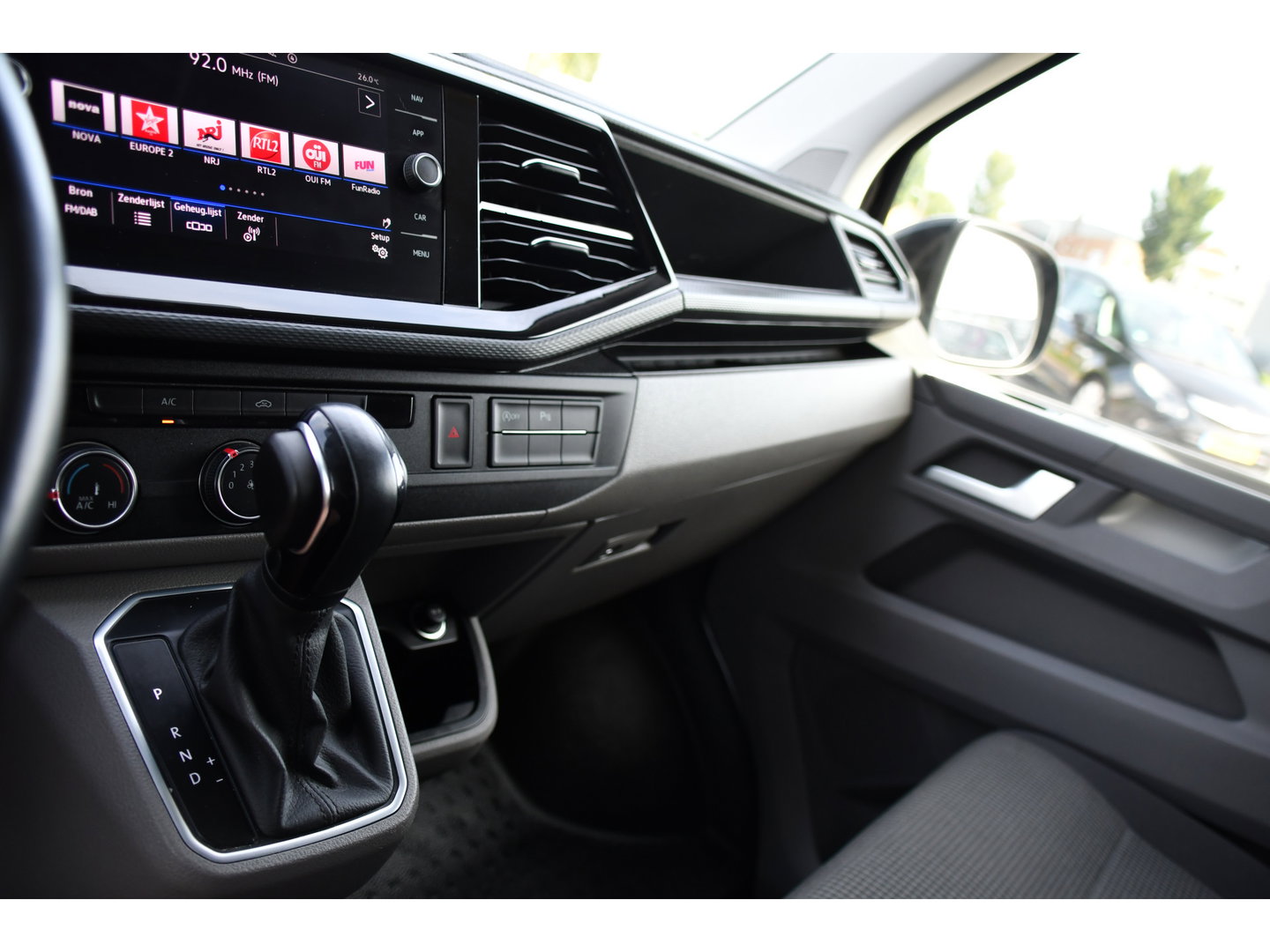 Volkswagen Transporter 2.0 TDI L2H1 30 Bulli Virtual, Cruise, Camera, Carplay, LED, Automaat, 150pk, Multimedia, Sensoren, Airco, Uniek!