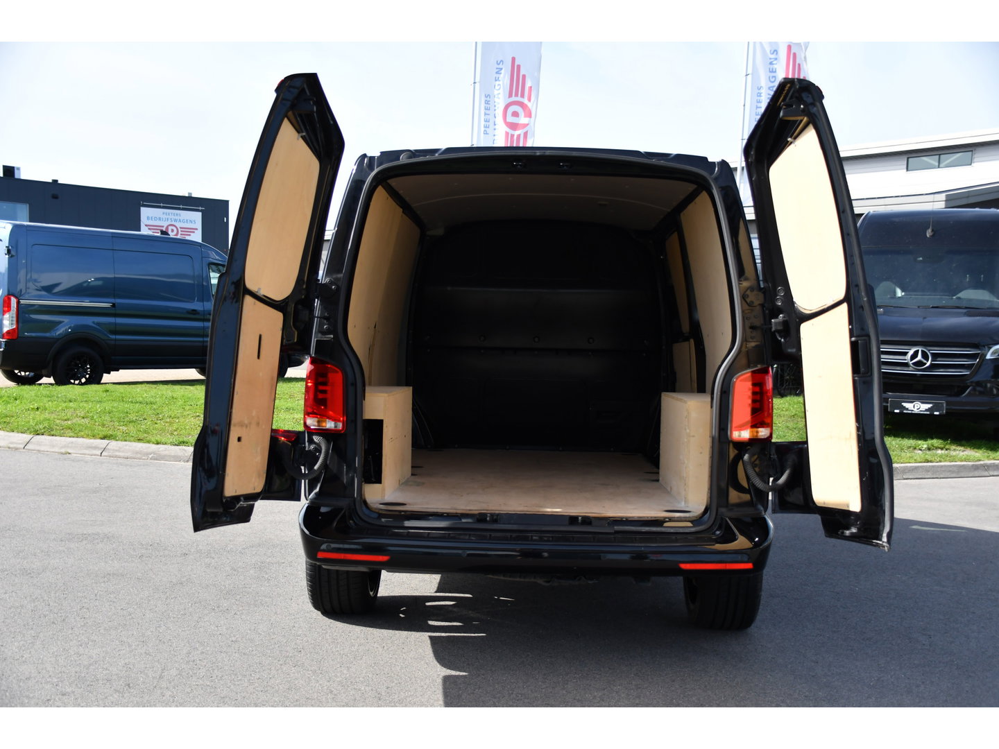 Volkswagen Transporter 2.0 TDI L2H1 30 Bulli Virtual, Cruise, Camera, Carplay, LED, Automaat, 150pk, Multimedia, Sensoren, Airco, Uniek!