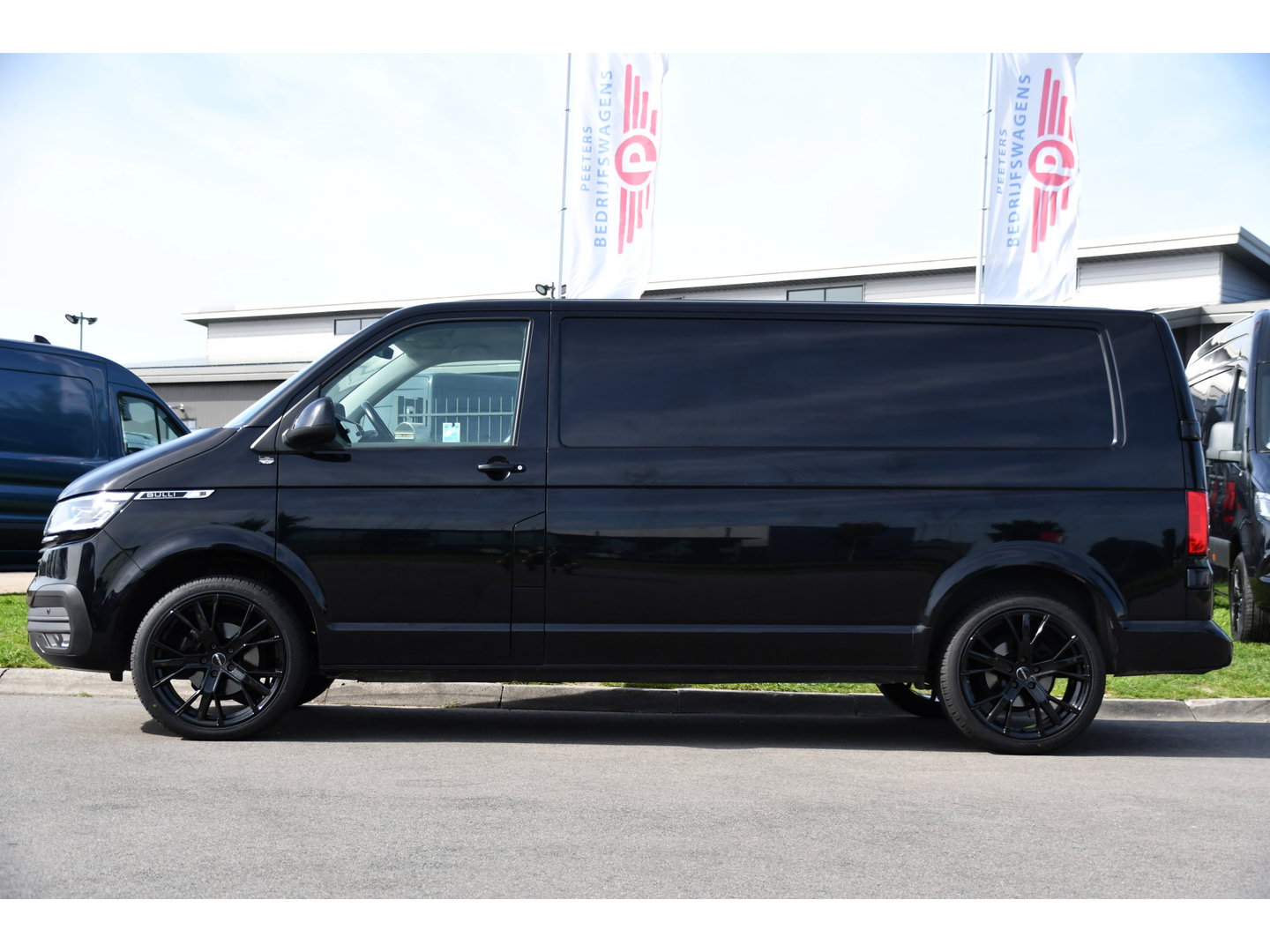 Volkswagen Transporter 2.0 TDI L2H1 30 Bulli Virtual, Cruise, Camera, Carplay, LED, Automaat, 150pk, Multimedia, Sensoren, Airco, Uniek!