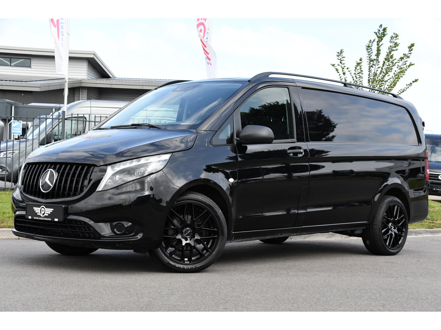 Mercedes-Benz Vito 116 CDI L2 Black Edition Cruise, Camera, Carplay, 164pk, Automaat, Sensoren, Trekhaak, Multimedia, LED, Stoelverwarming, Uniek!