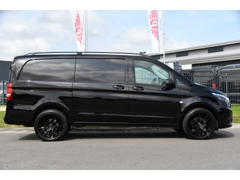 Mercedes-Benz Vito 116 CDI L2 Black Edition Cruise, Camera, Carplay, 164pk, Automaat, Sensoren, Trekhaak, Multimedia, LED, Stoelverwarming, Uniek!
