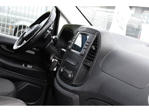 Mercedes-Benz Vito 116 CDI L2 Black Edition Cruise, Camera, Carplay, 164pk, Automaat, Sensoren, Trekhaak, Multimedia, LED, Stoelverwarming, Uniek!