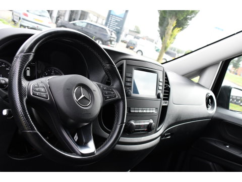 Mercedes-Benz Vito 116 CDI L2 Black Edition Cruise, Camera, Carplay, 164pk, Automaat, Sensoren, Trekhaak, Multimedia, LED, Stoelverwarming, Uniek!