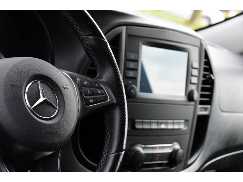 Mercedes-Benz Vito 116 CDI L2 Black Edition Cruise, Camera, Carplay, 164pk, Automaat, Sensoren, Trekhaak, Multimedia, LED, Stoelverwarming, Uniek!