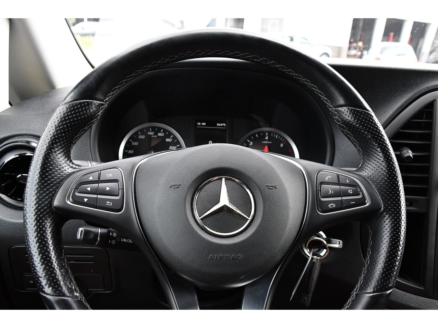 Mercedes-Benz Vito 116 CDI L2 Black Edition Cruise, Camera, Carplay, 164pk, Automaat, Sensoren, Trekhaak, Multimedia, LED, Stoelverwarming, Uniek!