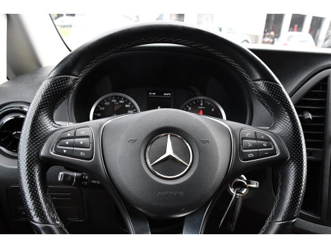 Mercedes-Benz Vito 116 CDI L2 Black Edition Cruise, Camera, Carplay, 164pk, Automaat, Sensoren, Trekhaak, Multimedia, LED, Stoelverwarming, Uniek!