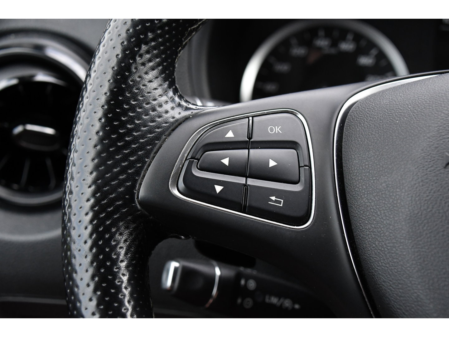 Mercedes-Benz Vito 116 CDI L2 Black Edition Cruise, Camera, Carplay, 164pk, Automaat, Sensoren, Trekhaak, Multimedia, LED, Stoelverwarming, Uniek!