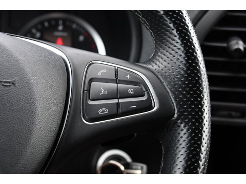 Mercedes-Benz Vito 116 CDI L2 Black Edition Cruise, Camera, Carplay, 164pk, Automaat, Sensoren, Trekhaak, Multimedia, LED, Stoelverwarming, Uniek!