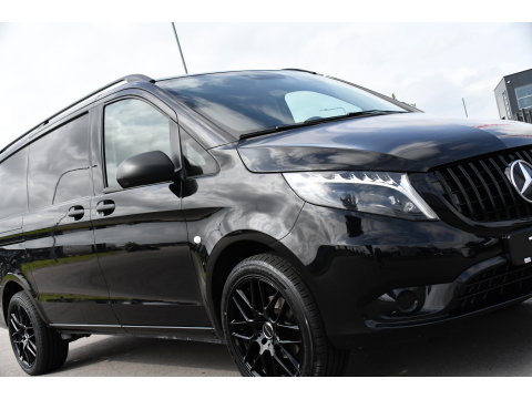 Mercedes-Benz Vito 116 CDI L2 Black Edition Cruise, Camera, Carplay, 164pk, Automaat, Sensoren, Trekhaak, Multimedia, LED, Stoelverwarming, Uniek!