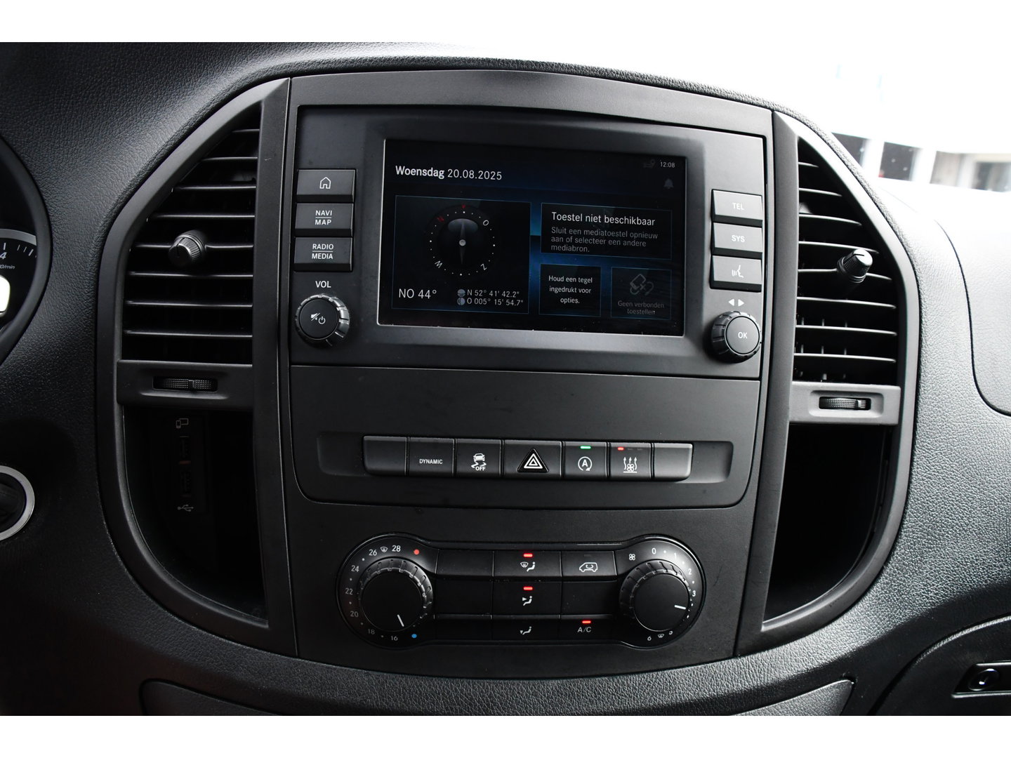 Mercedes-Benz Vito 116 CDI L2 Black Edition Cruise, Camera, Carplay, 164pk, Automaat, Sensoren, Trekhaak, Multimedia, LED, Stoelverwarming, Uniek!