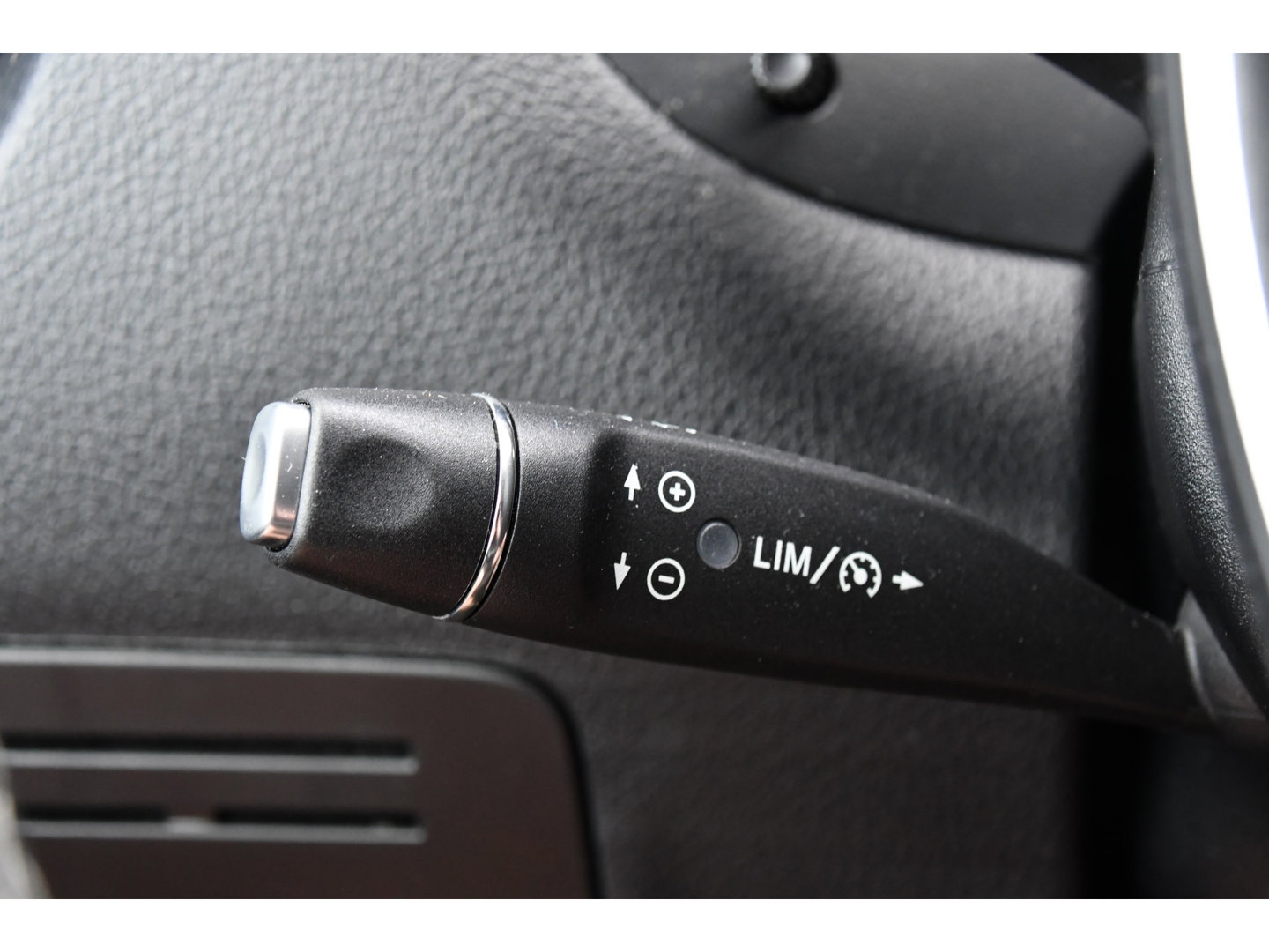 Mercedes-Benz Vito 116 CDI L2 Black Edition Cruise, Camera, Carplay, 164pk, Automaat, Sensoren, Trekhaak, Multimedia, LED, Stoelverwarming, Uniek!