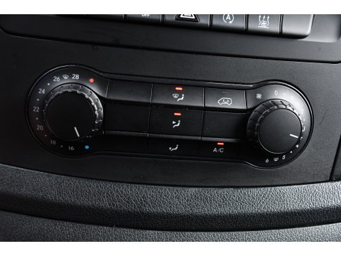 Mercedes-Benz Vito 116 CDI L2 Black Edition Cruise, Camera, Carplay, 164pk, Automaat, Sensoren, Trekhaak, Multimedia, LED, Stoelverwarming, Uniek!