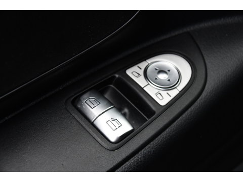 Mercedes-Benz Vito 116 CDI L2 Black Edition Cruise, Camera, Carplay, 164pk, Automaat, Sensoren, Trekhaak, Multimedia, LED, Stoelverwarming, Uniek!