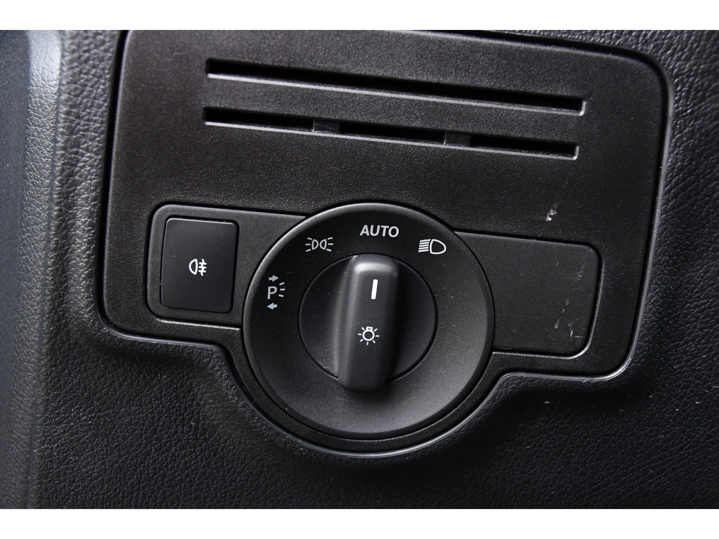 Mercedes-Benz Vito 116 CDI L2 Black Edition Cruise, Camera, Carplay, 164pk, Automaat, Sensoren, Trekhaak, Multimedia, LED, Stoelverwarming, Uniek!