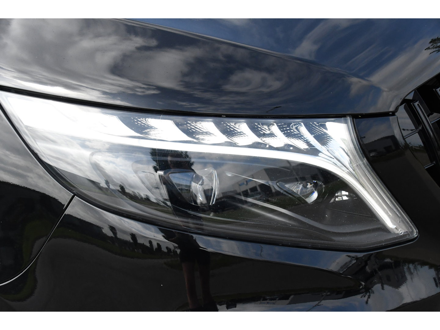 Mercedes-Benz Vito 116 CDI L2 Black Edition Cruise, Camera, Carplay, 164pk, Automaat, Sensoren, Trekhaak, Multimedia, LED, Stoelverwarming, Uniek!