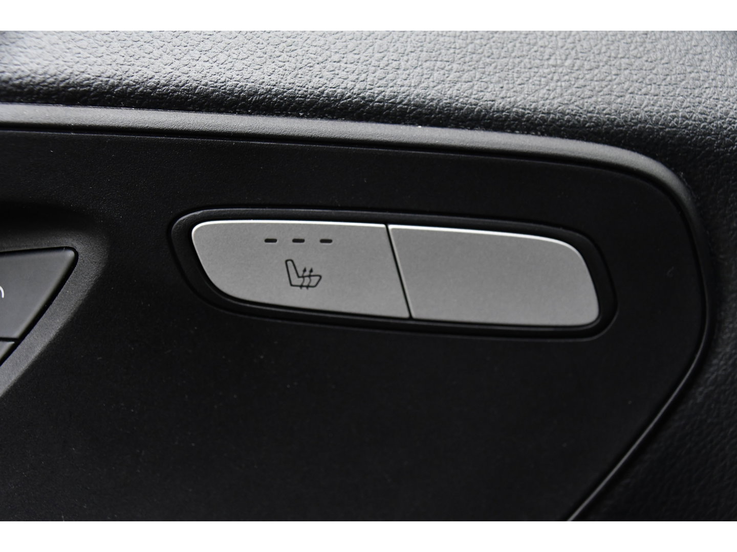 Mercedes-Benz Vito 116 CDI L2 Black Edition Cruise, Camera, Carplay, 164pk, Automaat, Sensoren, Trekhaak, Multimedia, LED, Stoelverwarming, Uniek!