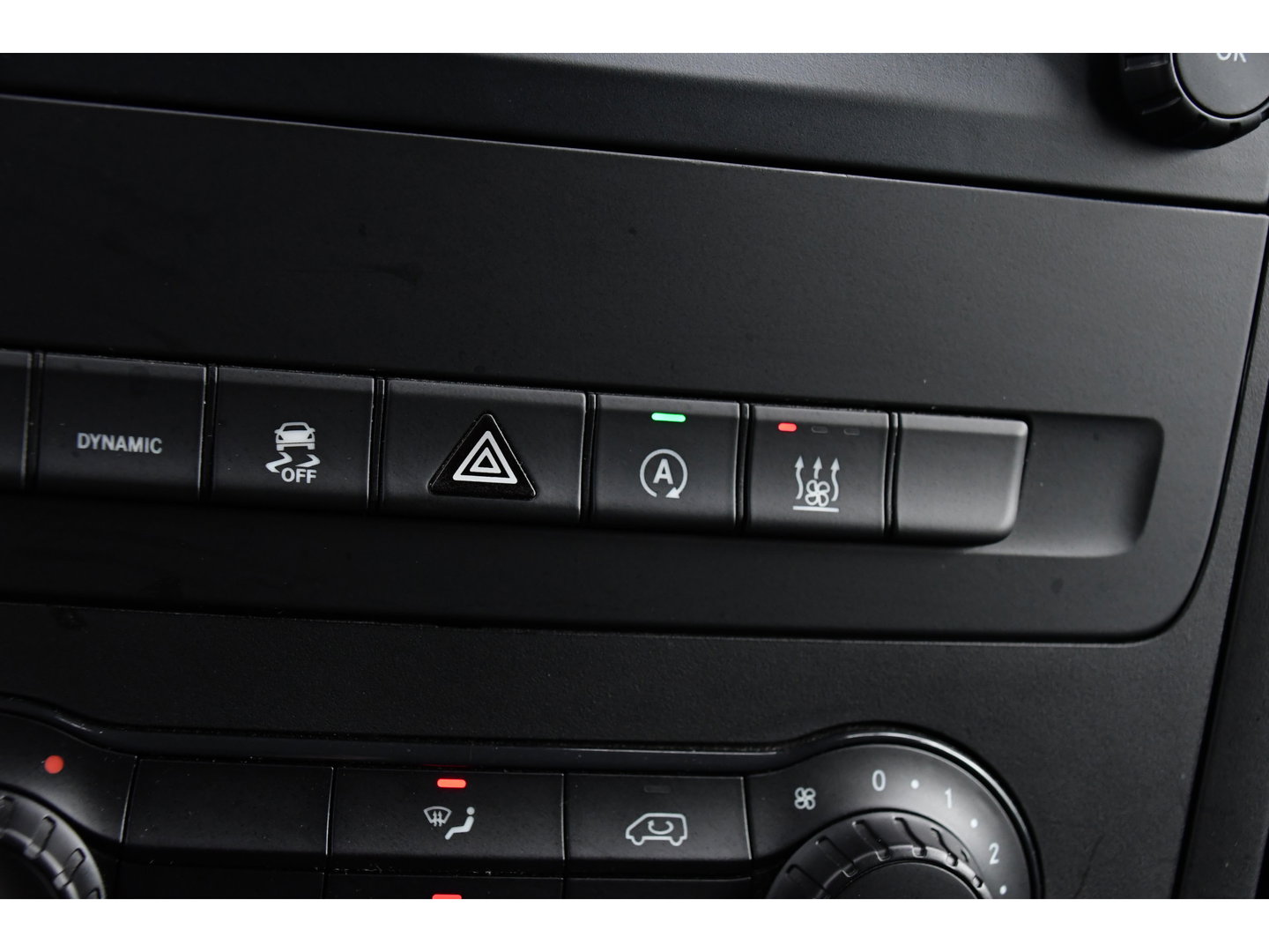 Mercedes-Benz Vito 116 CDI L2 Black Edition Cruise, Camera, Carplay, 164pk, Automaat, Sensoren, Trekhaak, Multimedia, LED, Stoelverwarming, Uniek!