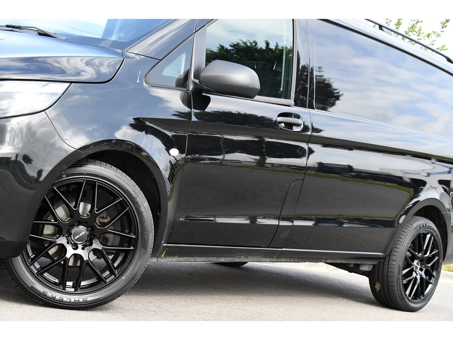 Mercedes-Benz Vito 116 CDI L2 Black Edition Cruise, Camera, Carplay, 164pk, Automaat, Sensoren, Trekhaak, Multimedia, LED, Stoelverwarming, Uniek!