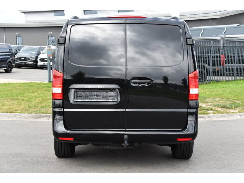Mercedes-Benz Vito 116 CDI L2 Black Edition Cruise, Camera, Carplay, 164pk, Automaat, Sensoren, Trekhaak, Multimedia, LED, Stoelverwarming, Uniek!
