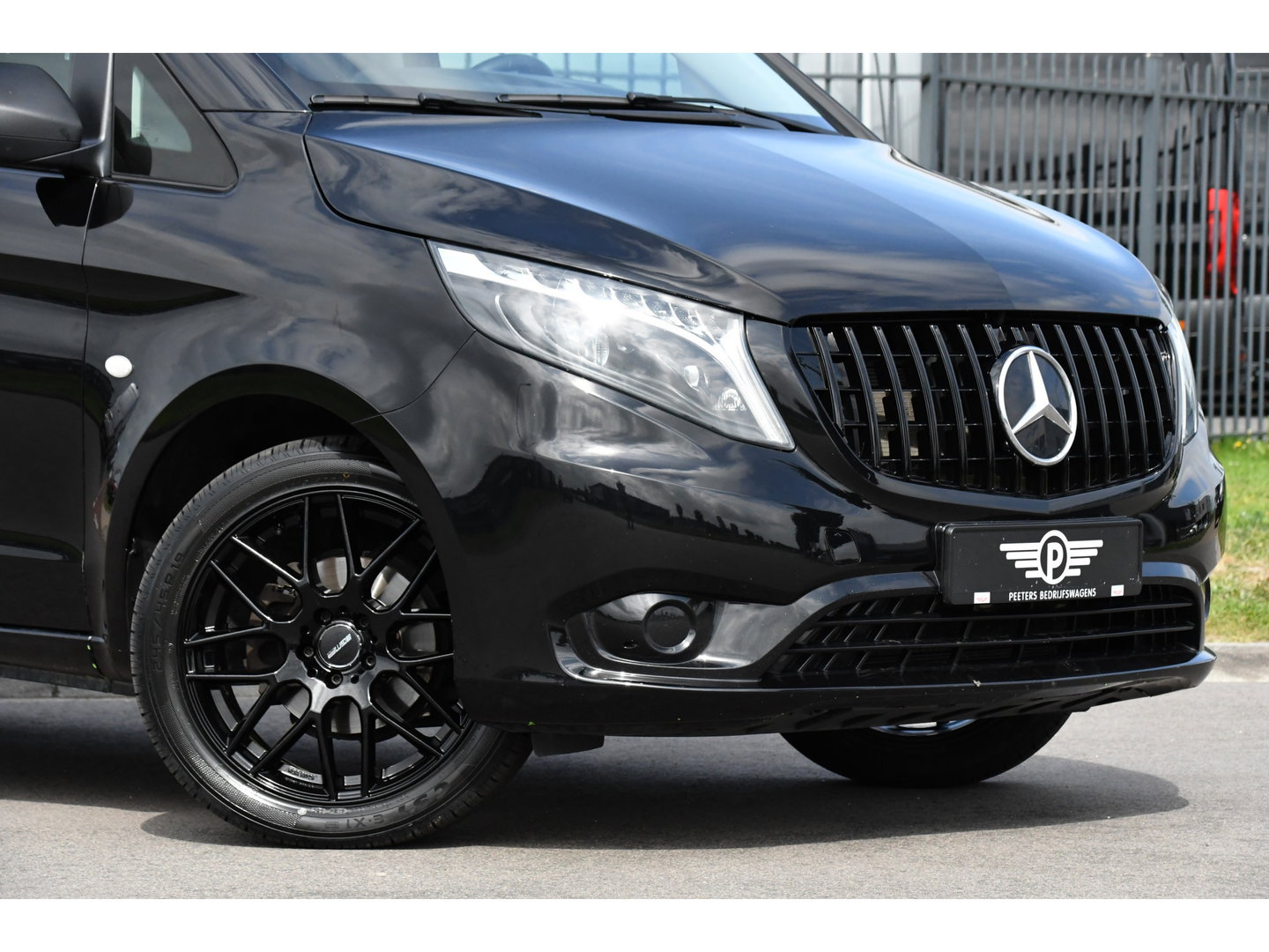 Mercedes-Benz Vito 116 CDI L2 Black Edition Cruise, Camera, Carplay, 164pk, Automaat, Sensoren, Trekhaak, Multimedia, LED, Stoelverwarming, Uniek!